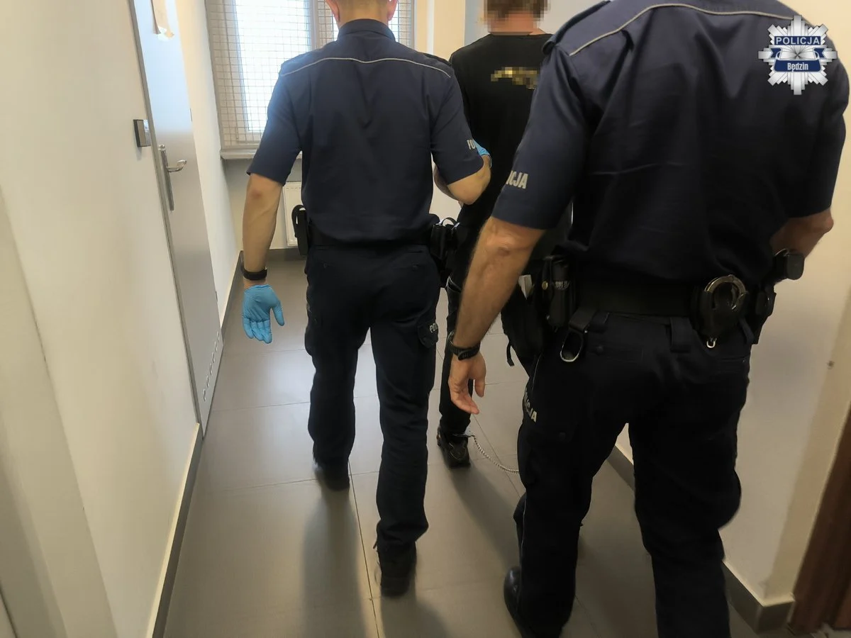 Fałszywy pracownik ZUS oszukał seniorkę. Policjanci zatrzymali dwóch mężczyzn