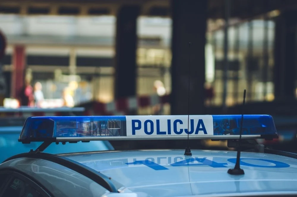 Mercedes jechał zygzakiem po DK44. Policjant po służbie zabrał kierowcy kluczyki