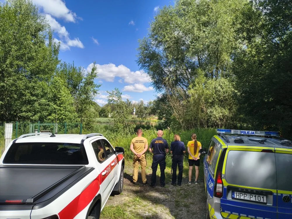 Kontrole nad wodą w Piekarach Śląskich. Służby apelują przed upałami