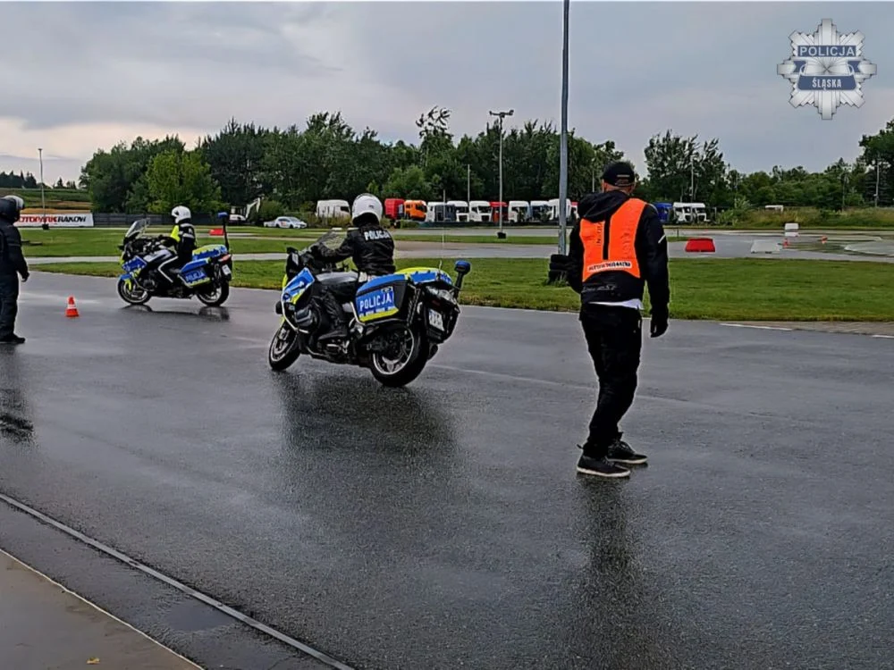 Motocykle służbowe w ruch. Specjalne szkolenie policjantów śląskiej drogówki (4)