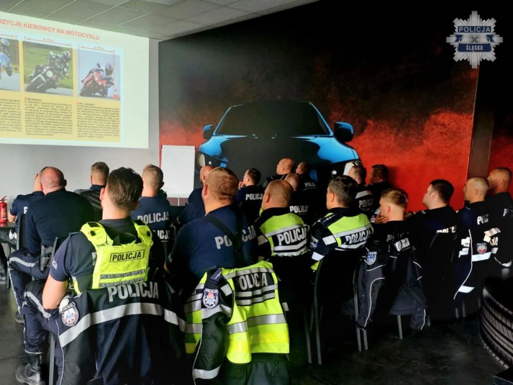 Motocykle służbowe w ruch. Specjalne szkolenie policjantów śląskiej drogówki (8)