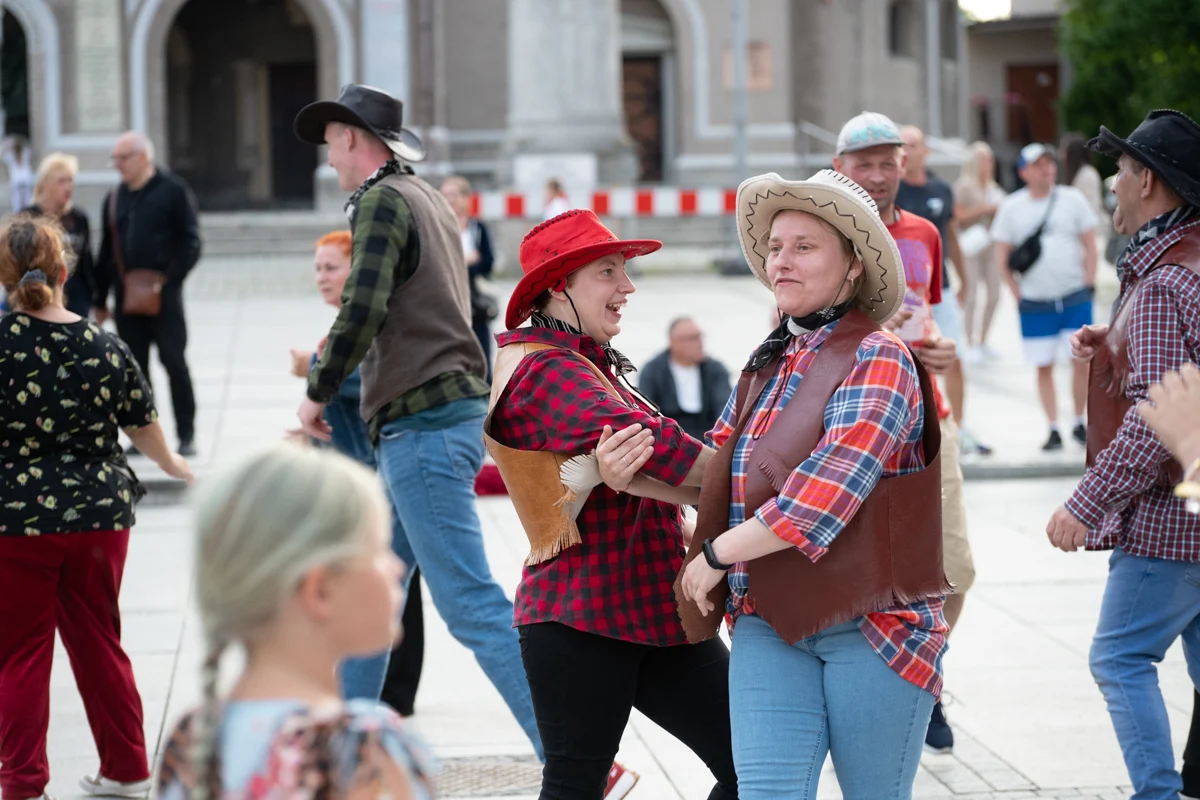 Muzyka porwała Rudzian do tańca – za nami pierwsza w tym roku letnia potańcówka
