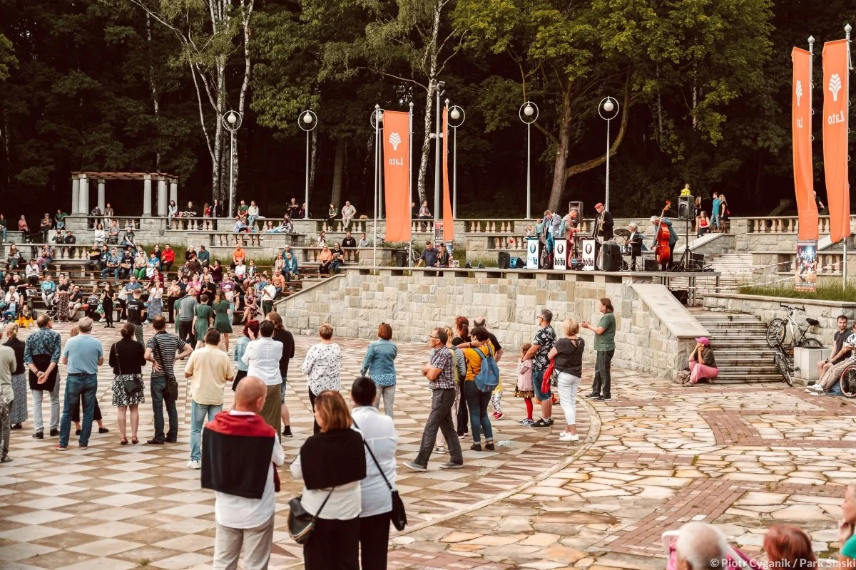 Letnie potańcówki wracają do Parku Śląskiego – trzy bezpłatne wieczory z muzyką i tańcem dla każdego / fot. TAURON Park Śląski