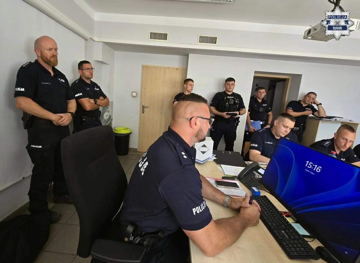 Rybnickie służby sprawdzały gotowość. Ćwiczenia odbyły się w trudnym terenie leśnym /fot. KMP Rybnik