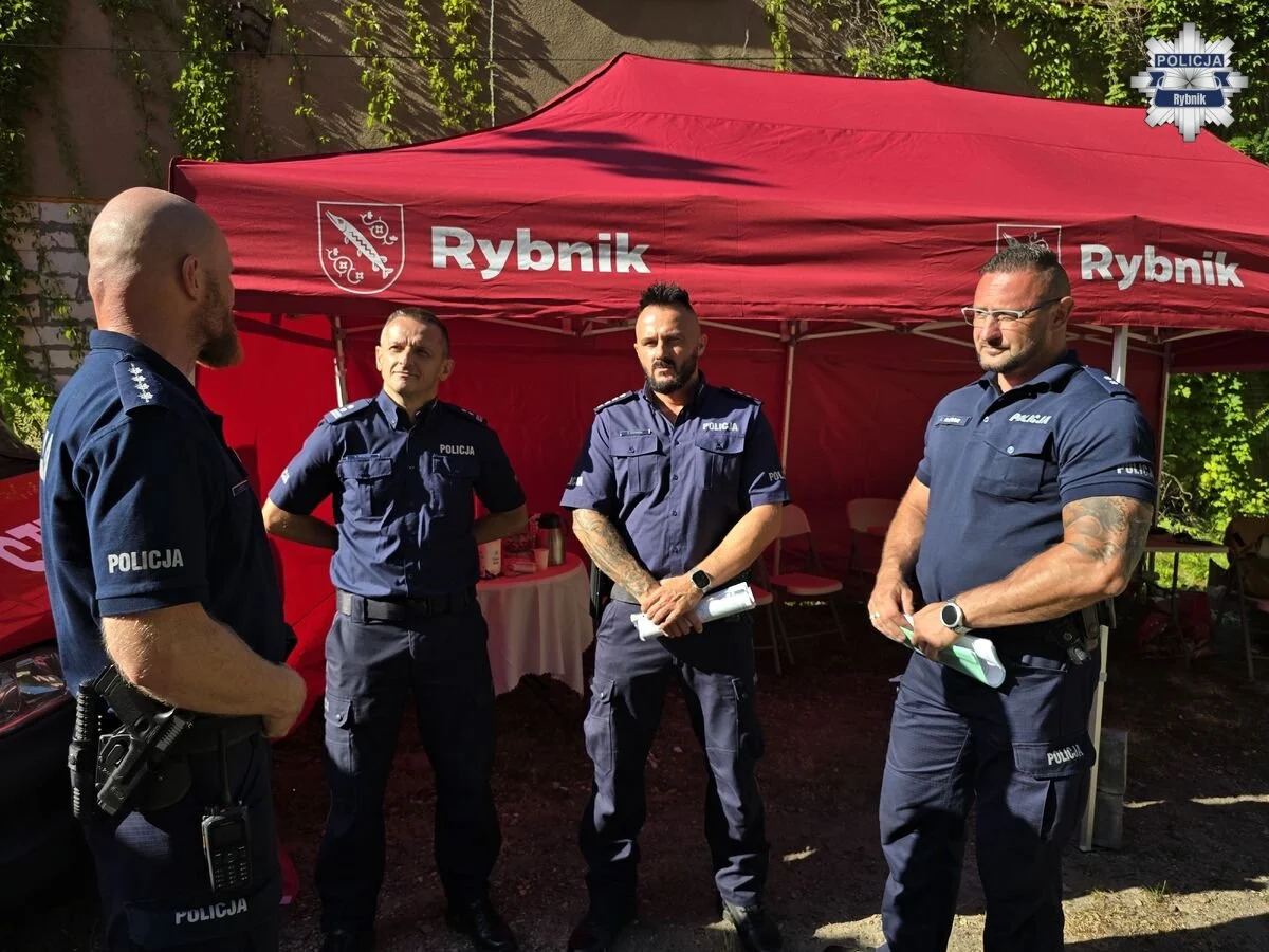 Rybnickie służby sprawdzały gotowość. Ćwiczenia odbyły się w trudnym terenie leśnym /fot. KMP Rybnik