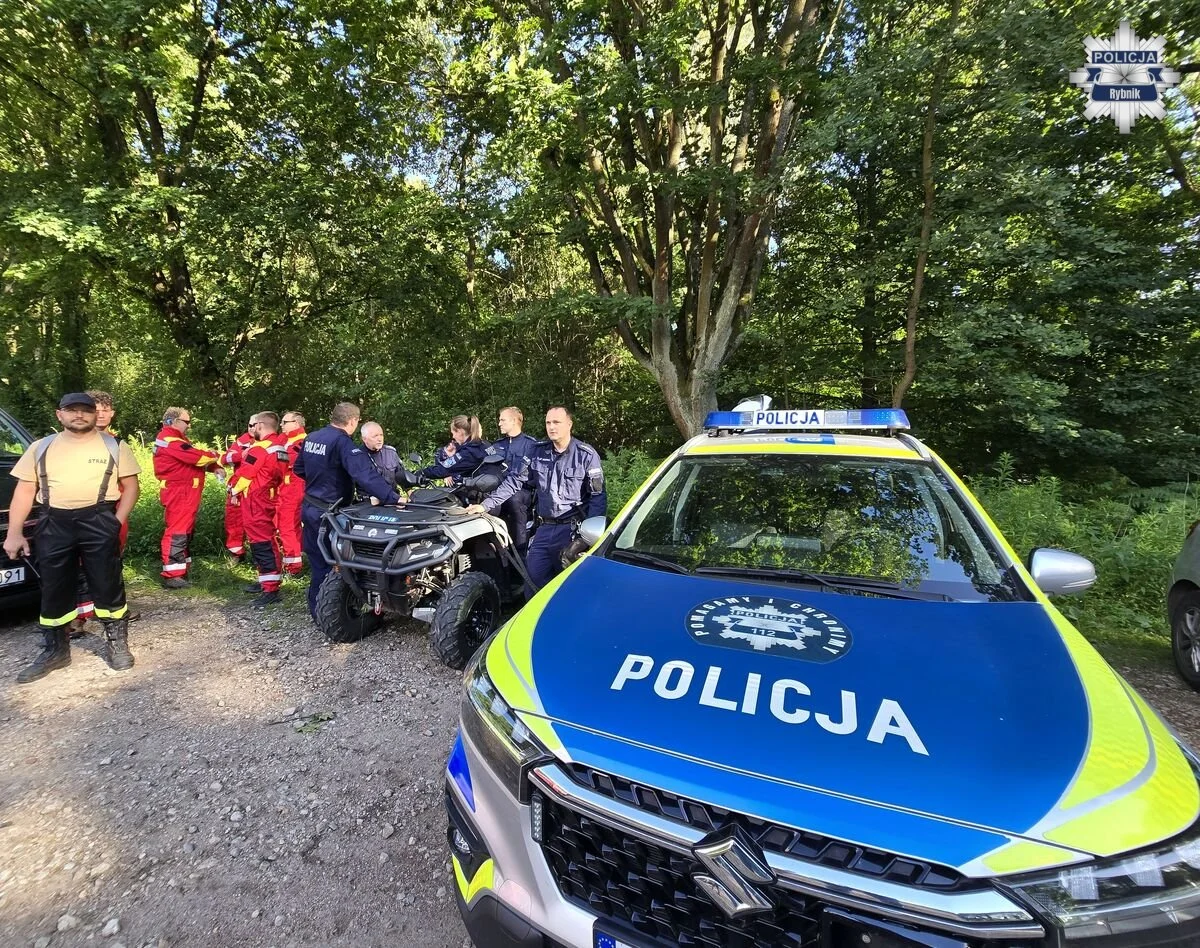 Rybnickie służby sprawdzały gotowość. Ćwiczenia odbyły się w trudnym terenie leśnym /fot. KMP Rybnik