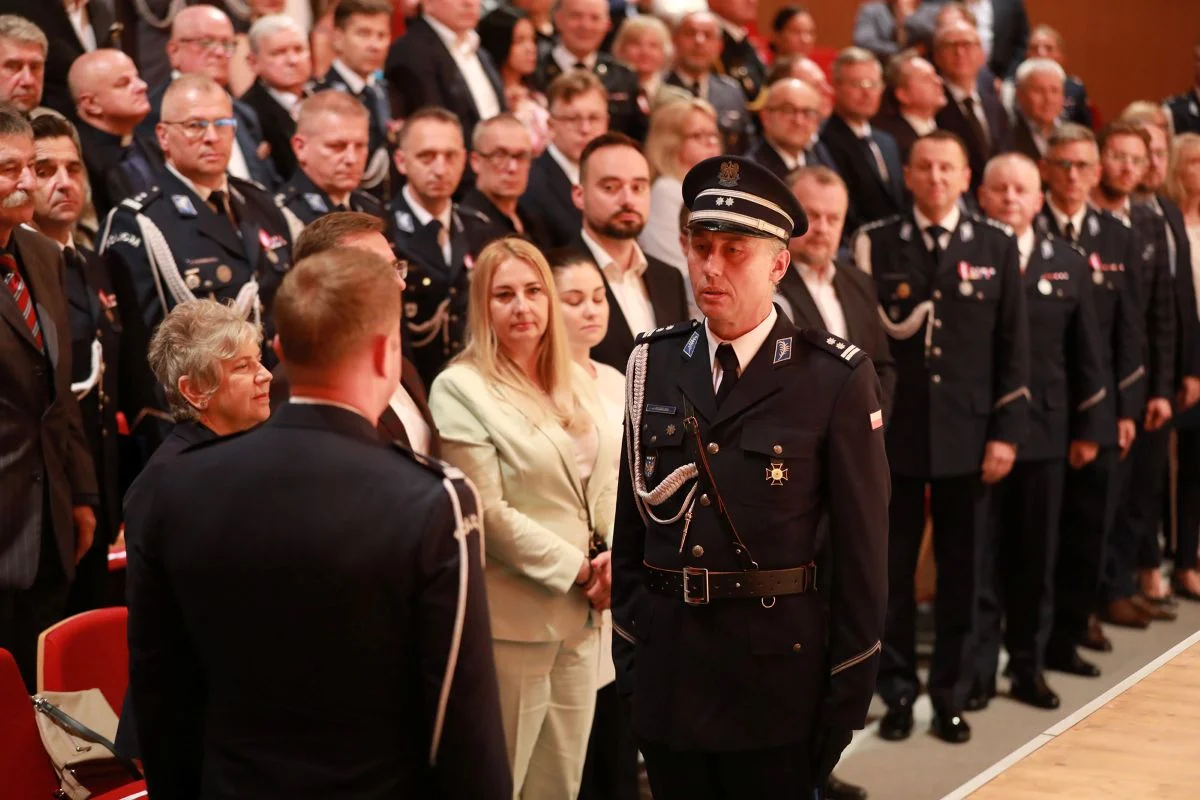 Święto Policji w Sosnowcu. Awanse, medale i podziękowania dla funkcjonariuszy