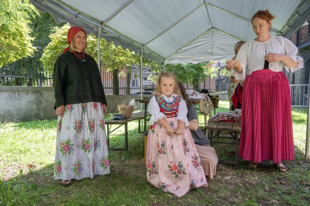 Śląska moda sprzed lat. Rodzinne warsztaty w bytomskim muzeum fot. Grzegorz Goik UM Bytom (7)