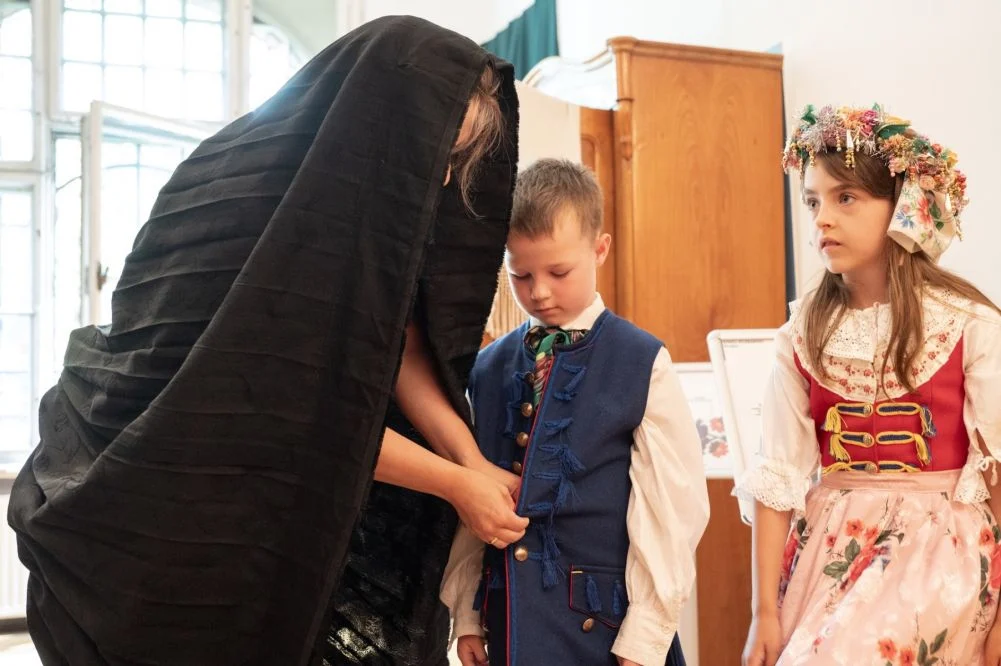 Śląska moda sprzed lat. Rodzinne warsztaty w bytomskim muzeum fot. Grzegorz Goik UM Bytom (9)