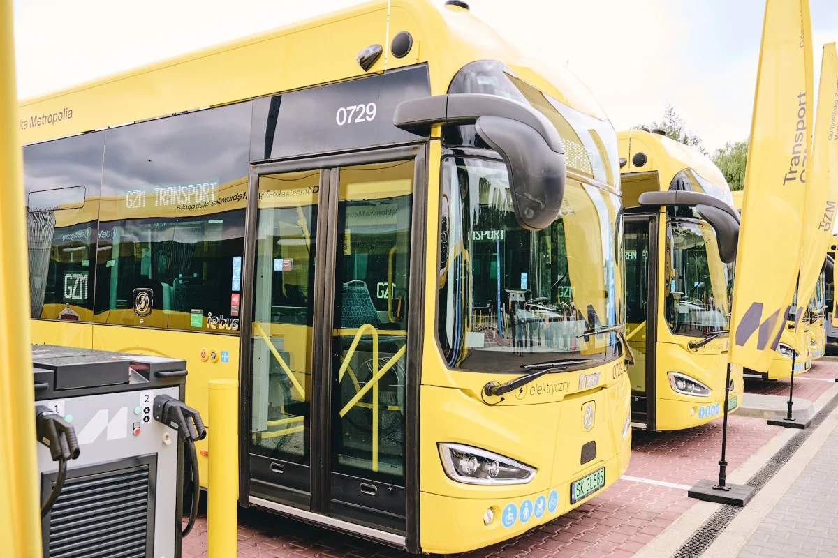 Nowe elektryczne Irizary w PKM Gliwice. Pomieszczą nawet 121 pasażerów