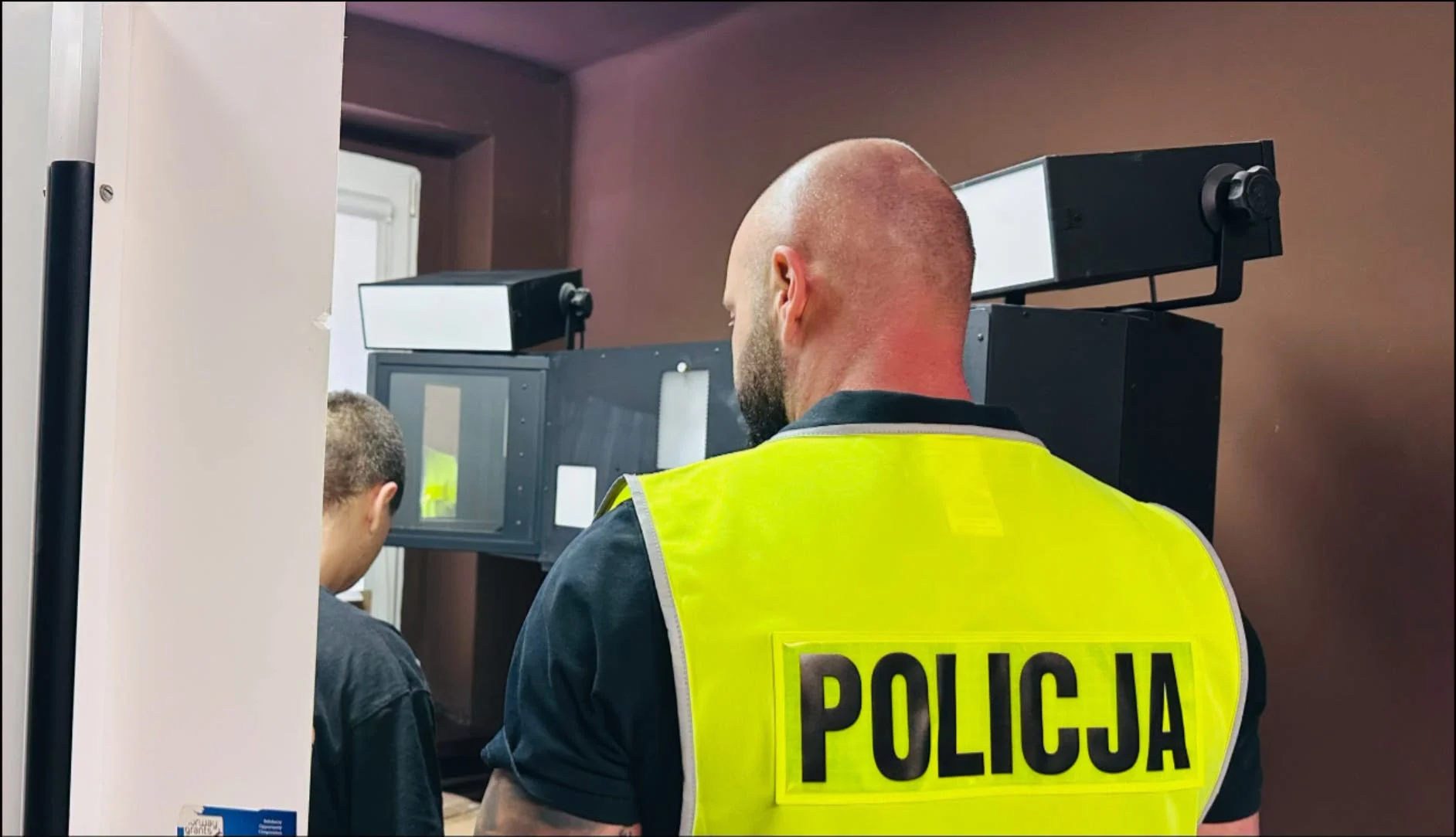 Zatrzymani po zniszczeniu elewacji Pałacu Dietrichsteinów. To 18-latka i 19-latek (3)