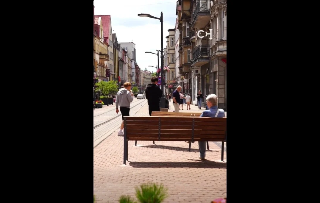 Nowe ławki na ul. Wolności w Chorzowie. Mieszkańcy zyskali miejsca do odpoczynku