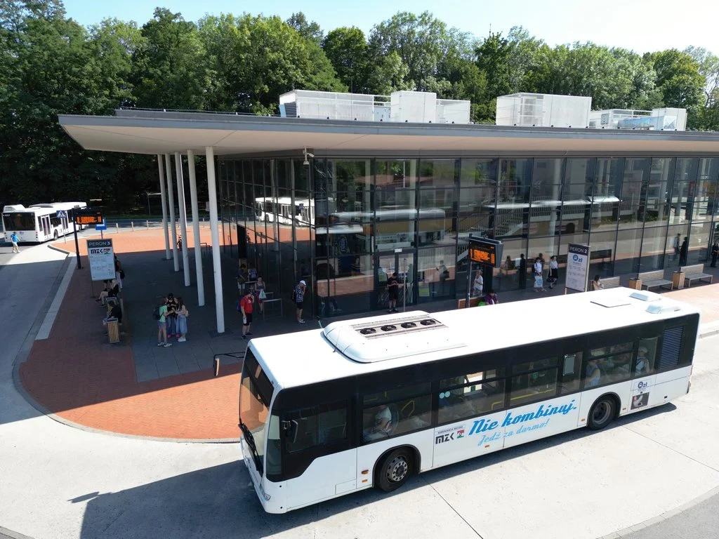 Nowe przystanki przy dworcu w Żorach. Sprawdź zmiany w rozkładach BKM