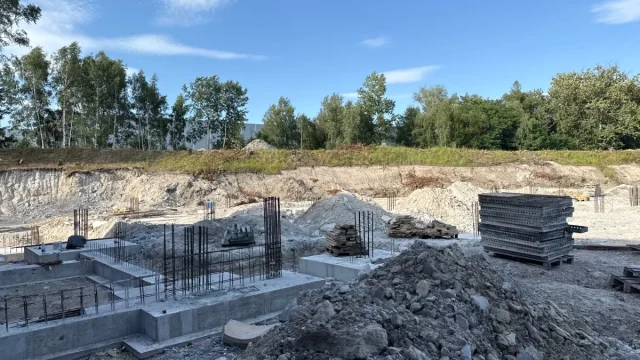 Nowy park handlowy przy Castoramie w Rudzie Śląskiej. Na placu budowy widać już postępy