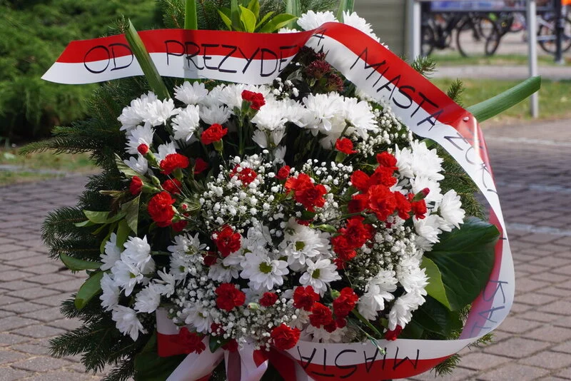 104. rocznica powrotu Żor do Polski. Kwiaty pod pomnikiem na Rynku / fot. UM Żory