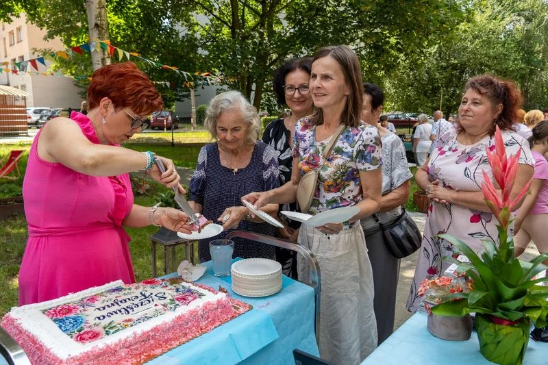 Pierwsze urodziny Dziennego Domu Pomocy Senioralnej. Seniorzy zyskali nowy ogród