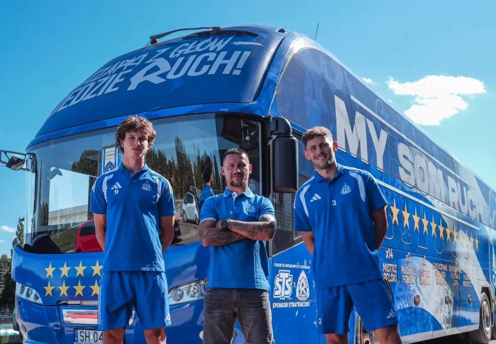 Niebiescy wsiadają do klubowego autokaru i jadą do kibiców! Objazdówki Ruchu Chorzów