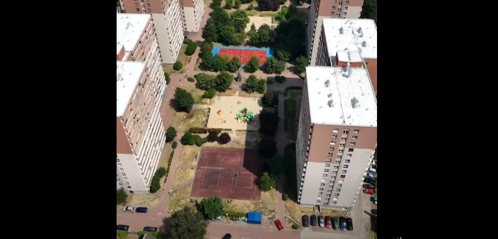 Spór o boisko na osiedlu Irys. Chorzowska Spółdzielnia Mieszkaniowa chce zamienić je w parking