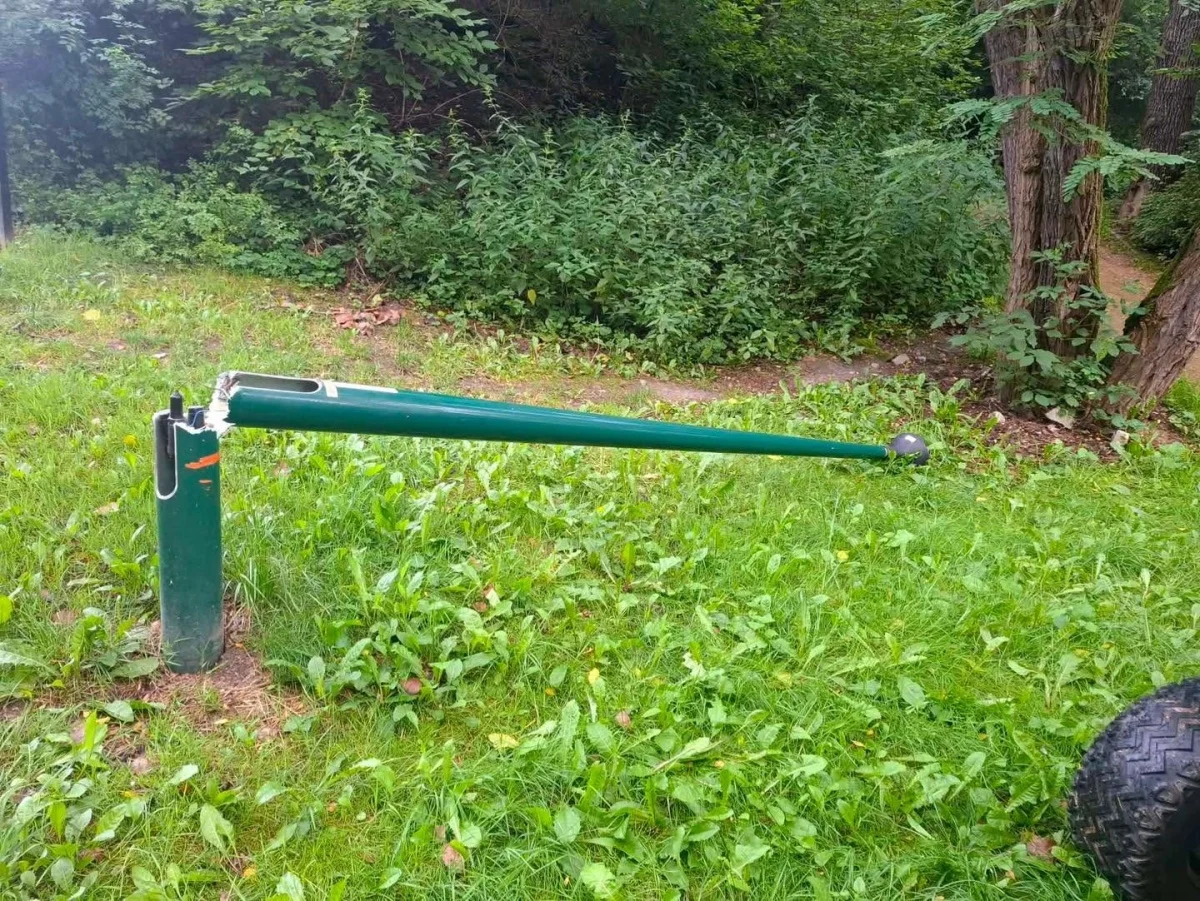 Wandale zdewastowali park Trzy Wzgórza tuż przed obchodami 10-lecia
