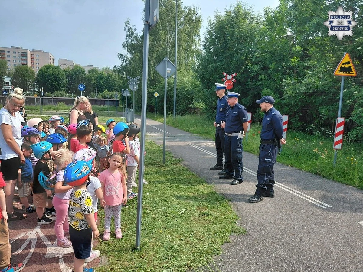 Karta rowerowa i wakacyjne bezpieczeństwo. Policjanci spotkali się z dziećmi