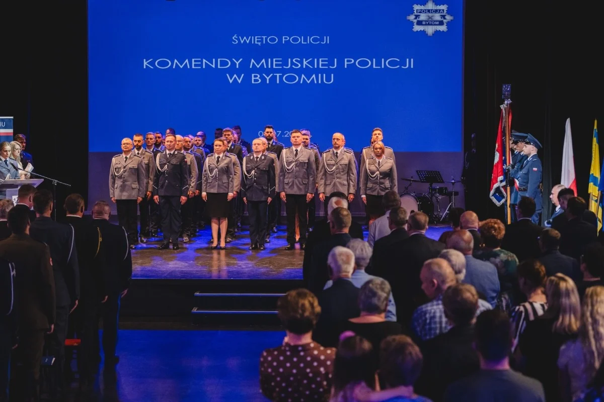 Bytomscy policjanci świętowali. Były awanse i odznaczenia