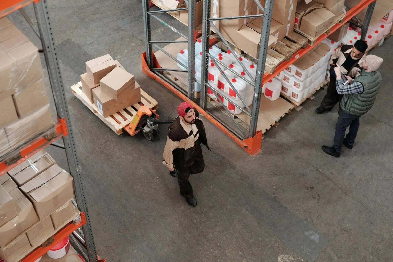 Paleciaki – niezbędne wyposażenie każdego magazynu i zaplecza logistycznego