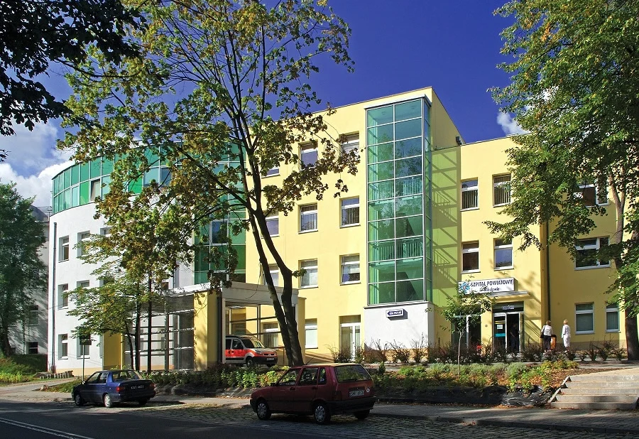 Szpital jest zadłużony na 33 mln złotych, a lokalni politycy na nim zarabiają