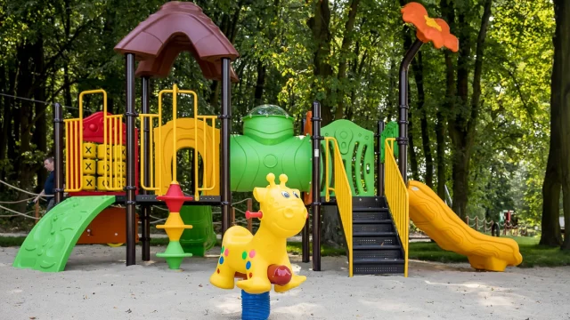 Tyrolka, trampoliny, zjeżdżalnie i huśtawki. Plac zabaw w śląskim ZOO został gruntownie zmodernizowany