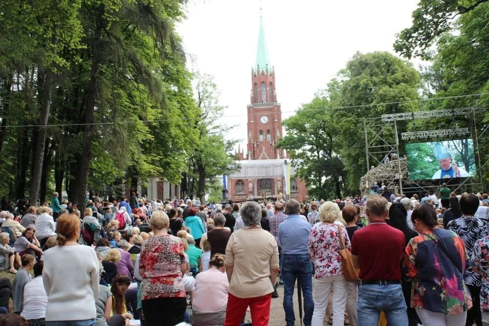 Pielgrzymka Kobiet i Dziewcząt 2026 w Piekarach Śląskich. Program