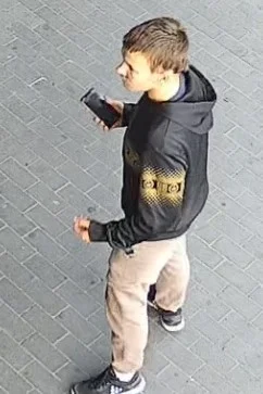 Kradzież alkoholu i przemoc wobec ochroniarza. Policja szuka tych mężczyzn / fot. KMP Katowice