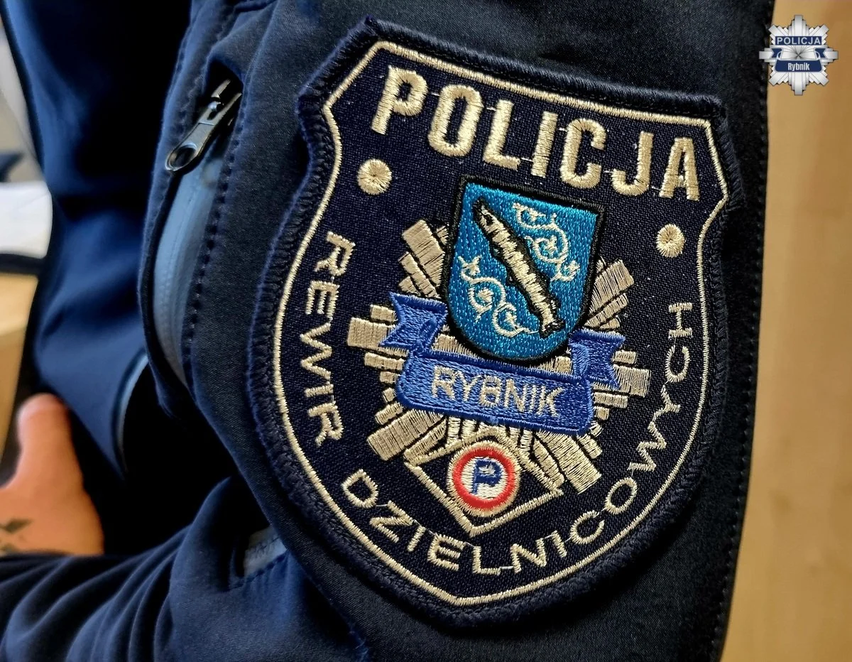 Jechał rowerem po wałach nad Odrą. W trawie znalazł 60-latka w piżamie i z wenflonem / fot. KMP Rybnik