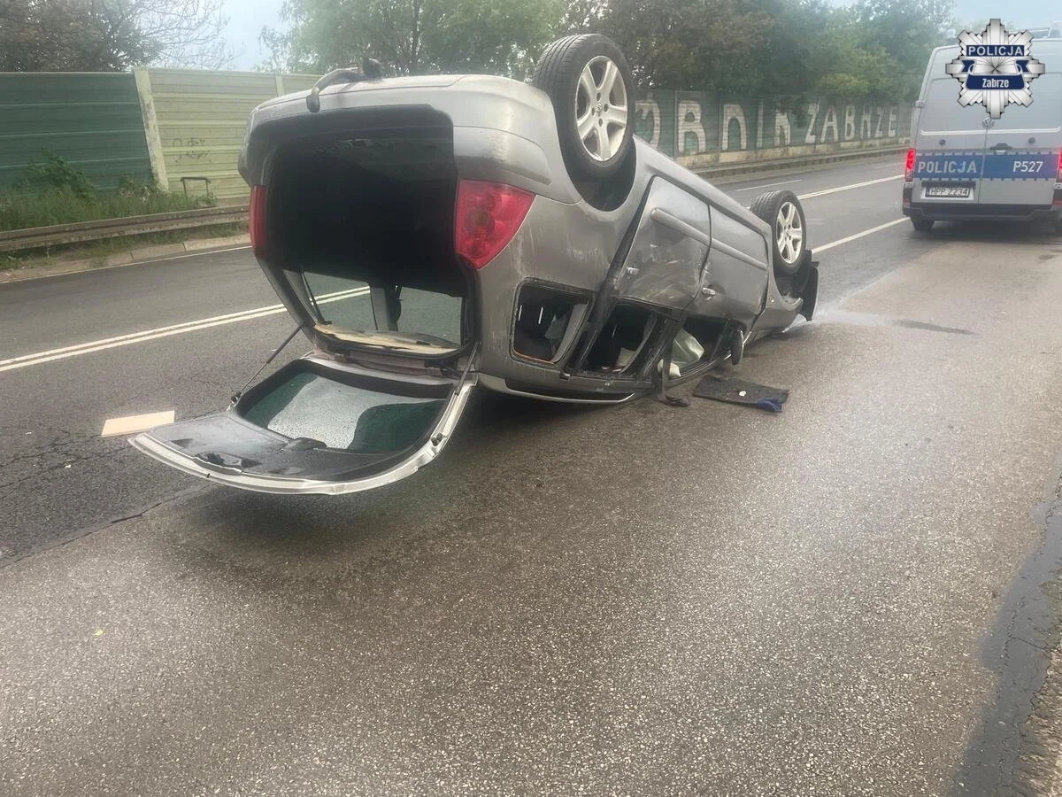 Pijana 32-latka z zakazem prowadzenia dachowała na DK 88 w Zabrzu