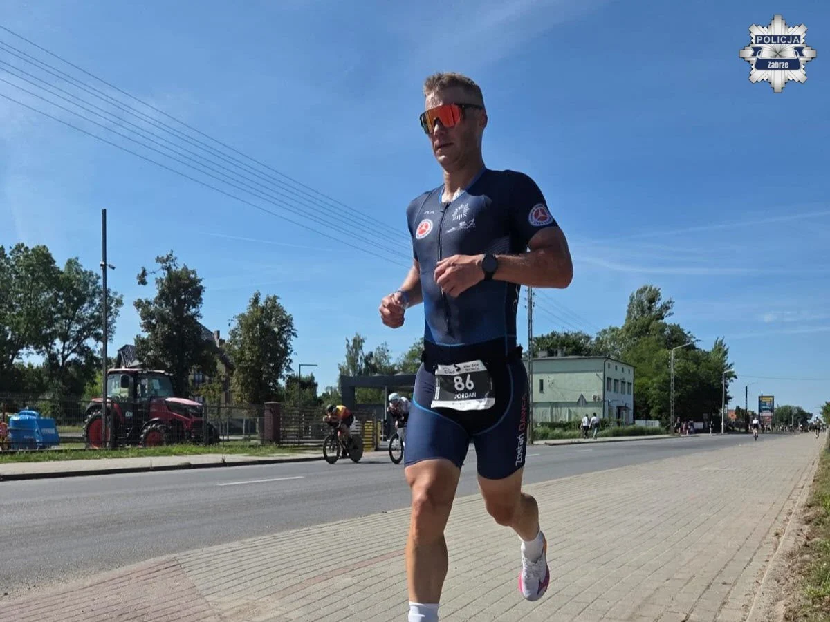 Zabrzański policjant wicemistrzem Polski. Jordan Kowalczyk drugi w triathlonie / fot. KMP Zabrze