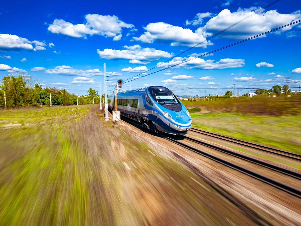 Więcej pociągów, łatwiejsze podróże. PKP Intercity integruje się z Górnośląsko-Zagłębiowską Metropolią