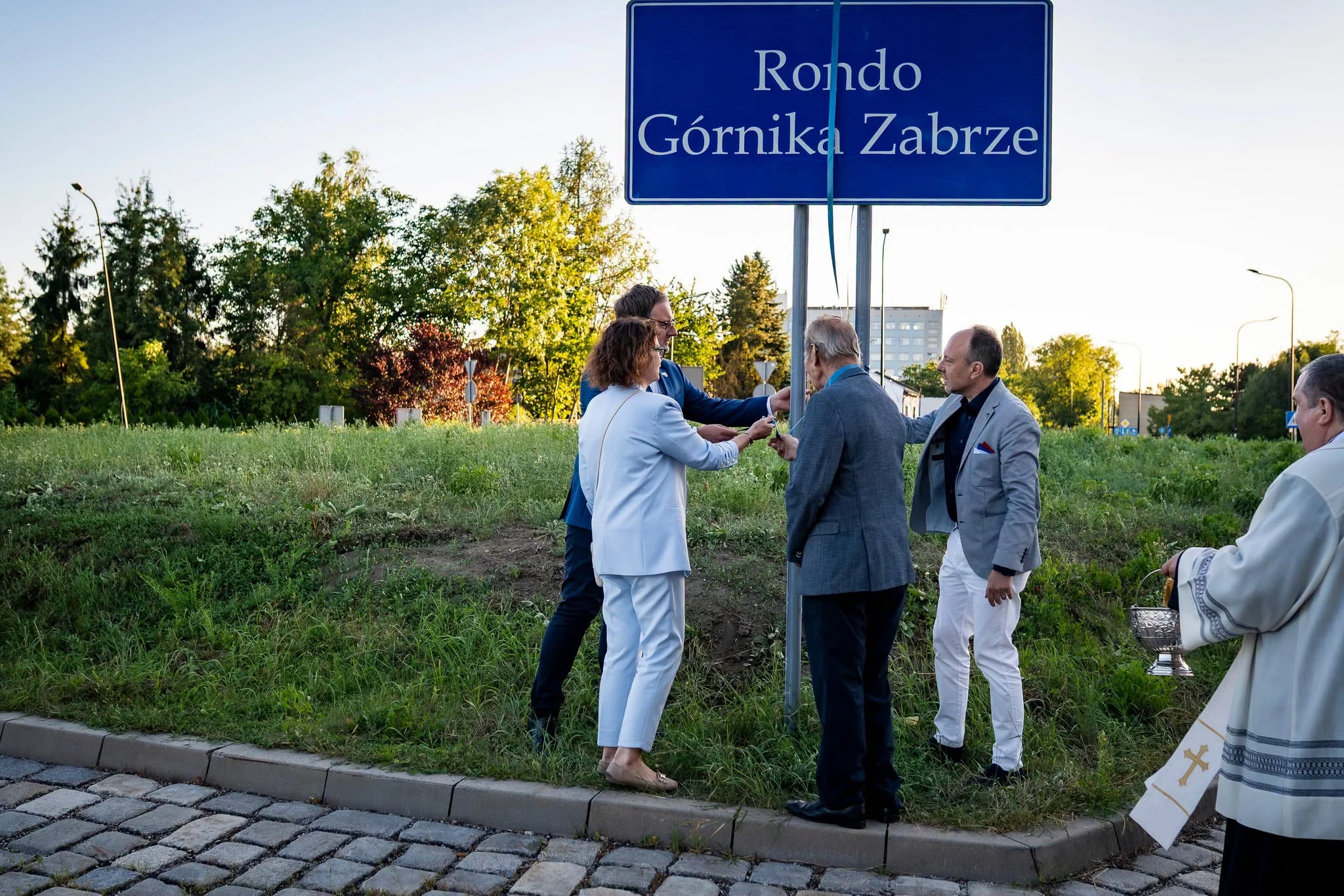 Górnik Zabrze ma swoje rondo przy stadionie. Na tablice czekano od 2024 roku / fot. UM Zabrze