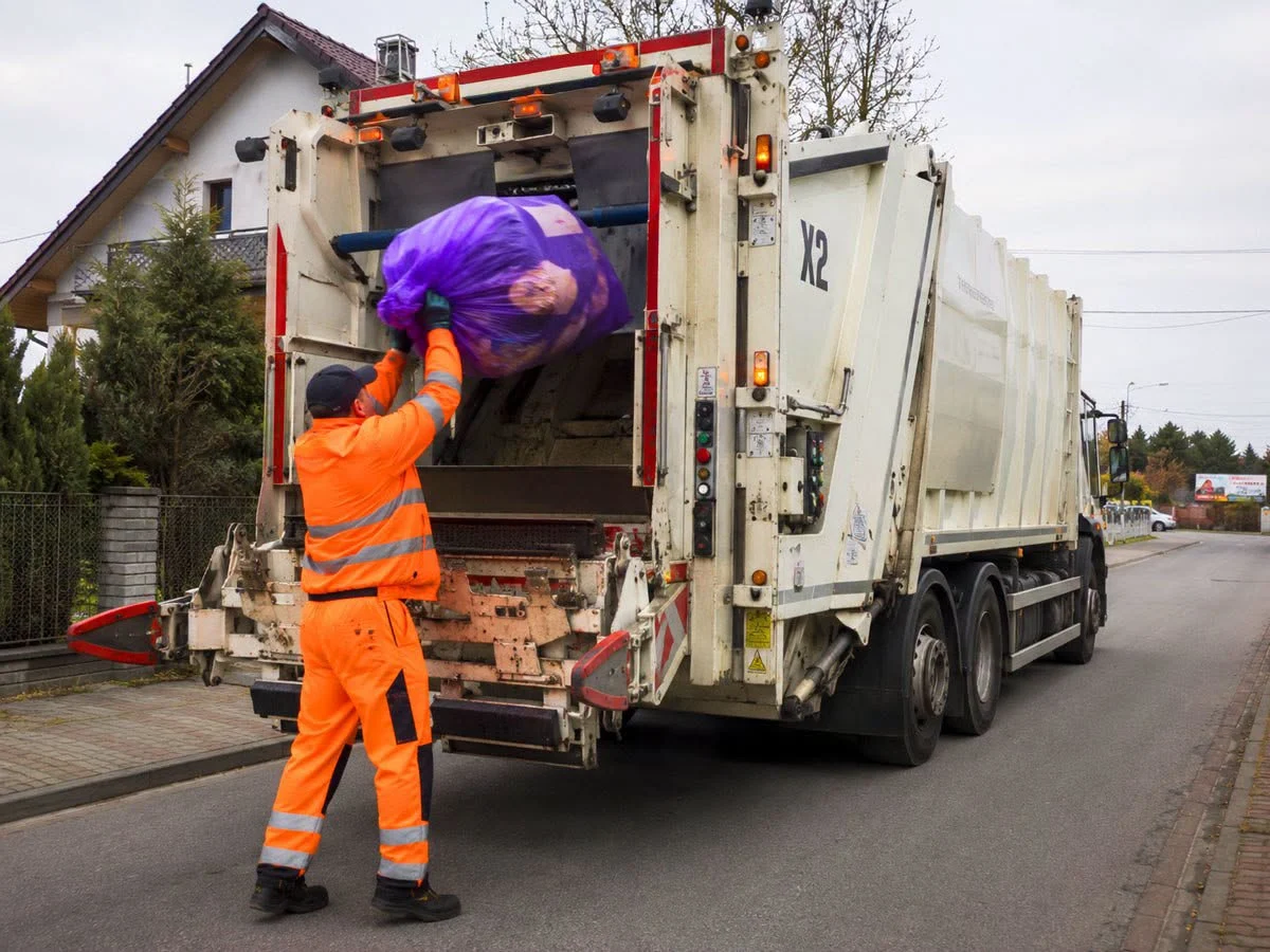 Odbiór tekstyliów w Siemianowicach Śląskich. Worki trzeba wystawić do godz. 6:00