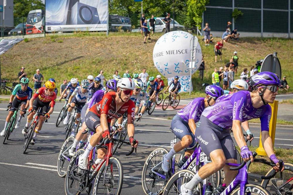 Tour de Pologne przejechał przez Tychy. Policja zabezpieczała trasę