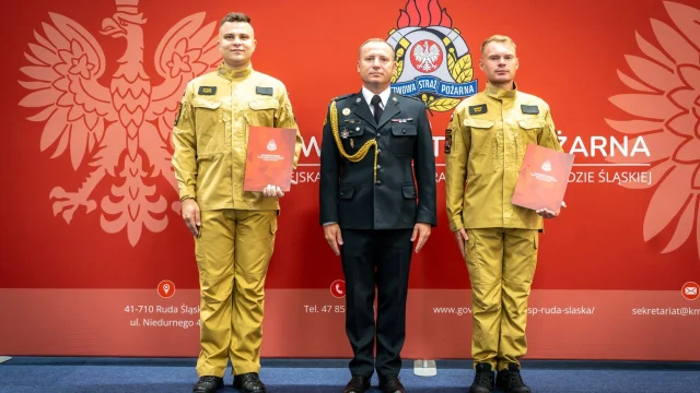 Ślubowanie nowych strażaków i wyróżnienia w rudzkiej Państwowej Straży Pożarnej
