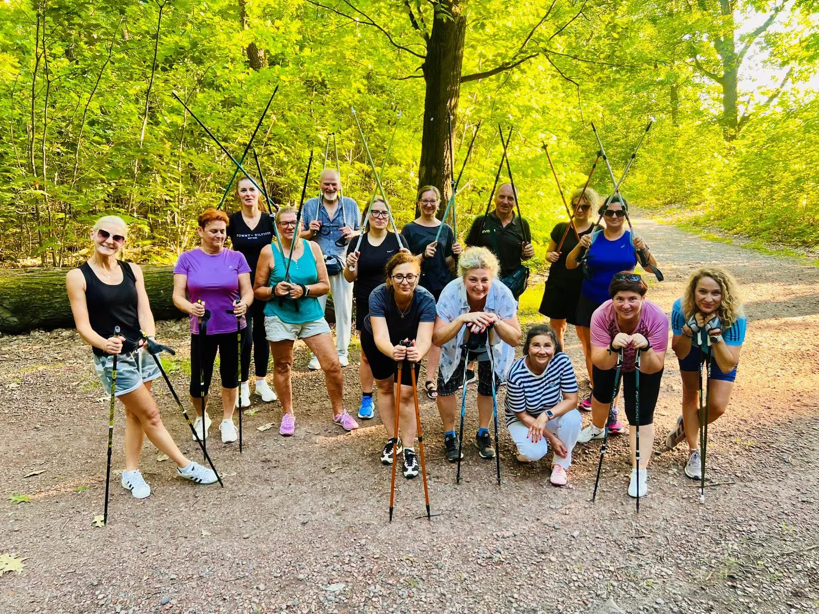 Nordic Walking w Żorach. 17 uczestników pokonało około 30 kilometrów / fot. MOSiR Żory
