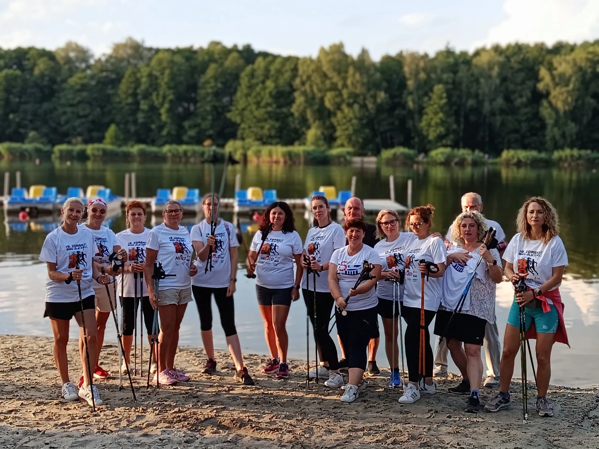 Nordic Walking w Żorach. 17 uczestników pokonało około 30 kilometrów / fot. MOSiR Żory