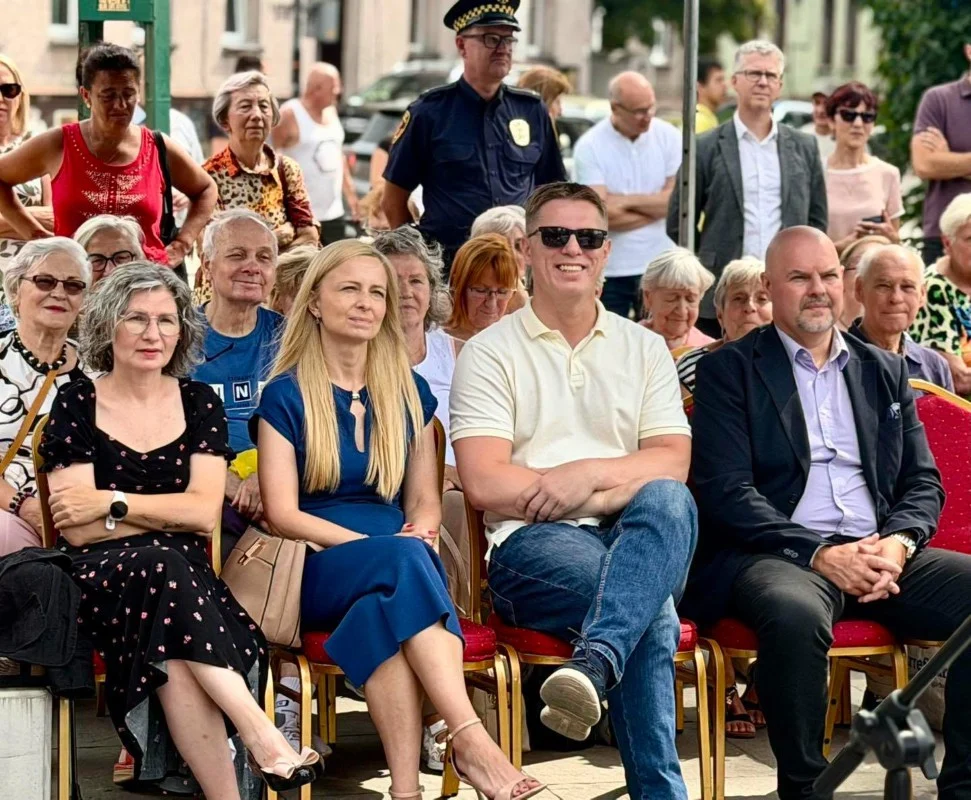Historia wróciła do Świętochłowic. Książę Guido na pamiątkowej ławeczce / fot. Daniel Beger FB