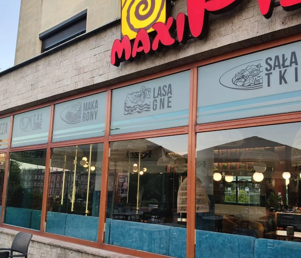 Zdemolowana przez pseudokibiców pizzeria ponownie otwarta! Pracownicy wzięli sprawy w swoje ręce!