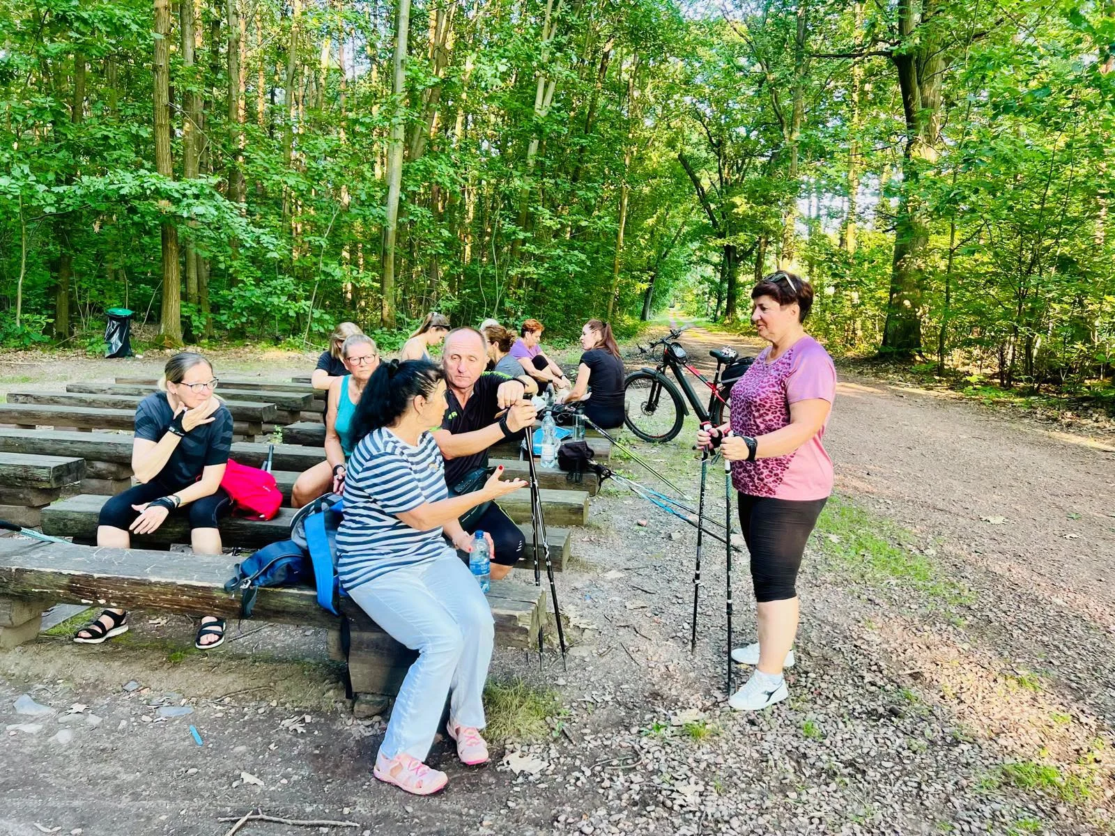Nordic Walking w Żorach. 17 uczestników pokonało około 30 kilometrów / fot. MOSiR Żory