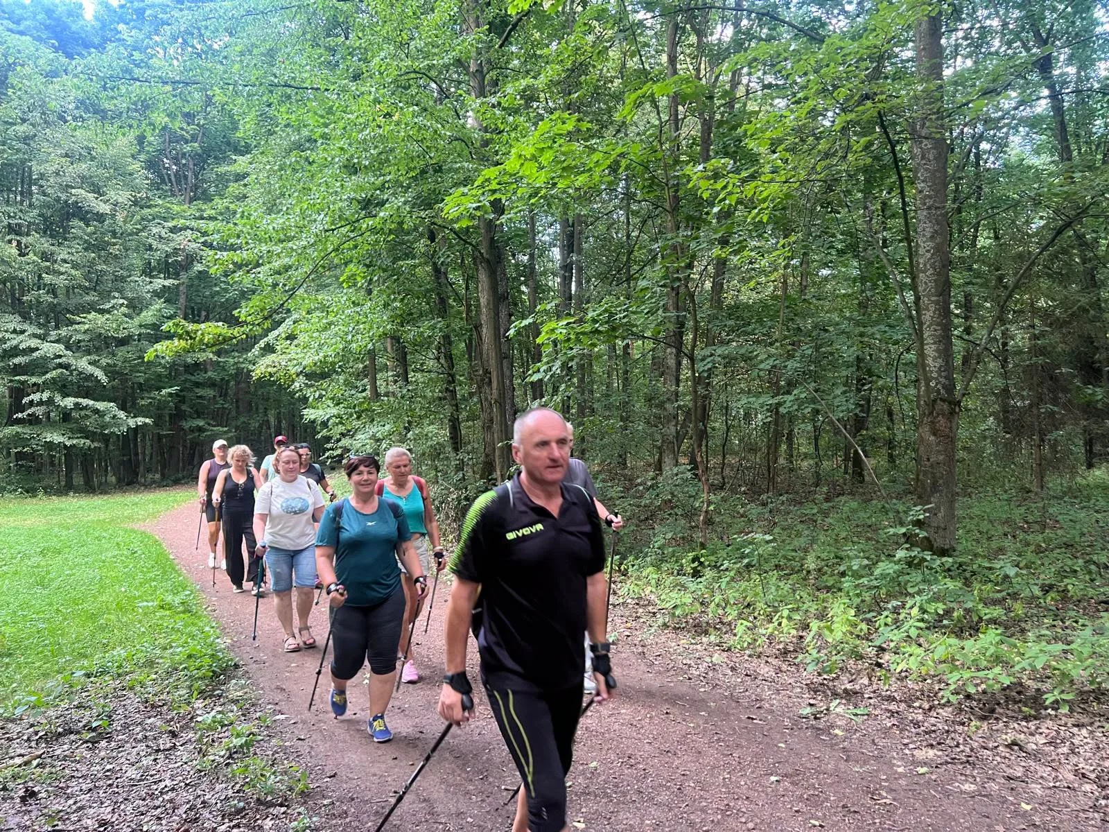 Nordic Walking w Żorach. 17 uczestników pokonało około 30 kilometrów / fot. MOSiR Żory