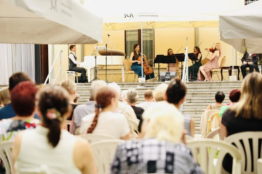 Koncert-z-cyklu-Muzyka-u-Rheinbabenow-na-tarasie-SCK-Zameczek.-Foto-Monika-Bilska