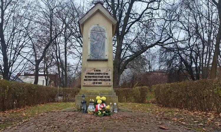 Mogiła powstańców przy ul. Brynicznej odzyska dawny wygląd. Ruszyły prace