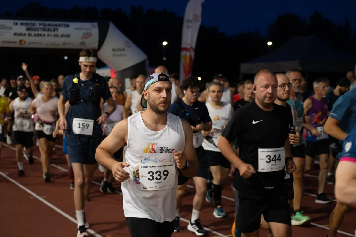Burza nie zatrzymała biegaczy. Rudzki Półmaraton Industrialny za nami / fot. Marek Faber