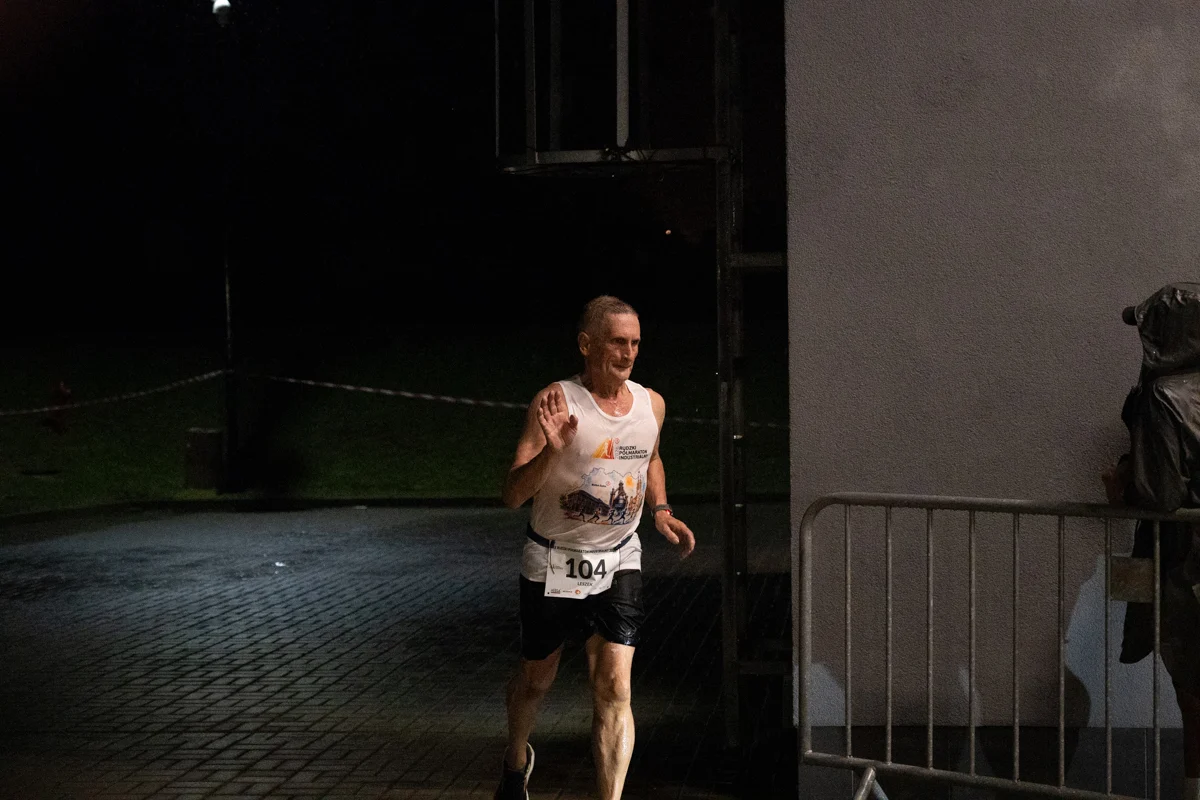 Burza nie zatrzymała biegaczy. Rudzki Półmaraton Industrialny za nami / fot. Marek Faber