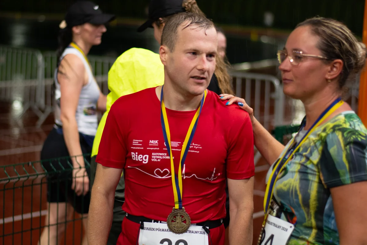 Burza nie zatrzymała biegaczy. Rudzki Półmaraton Industrialny za nami / fot. Marek Faber
