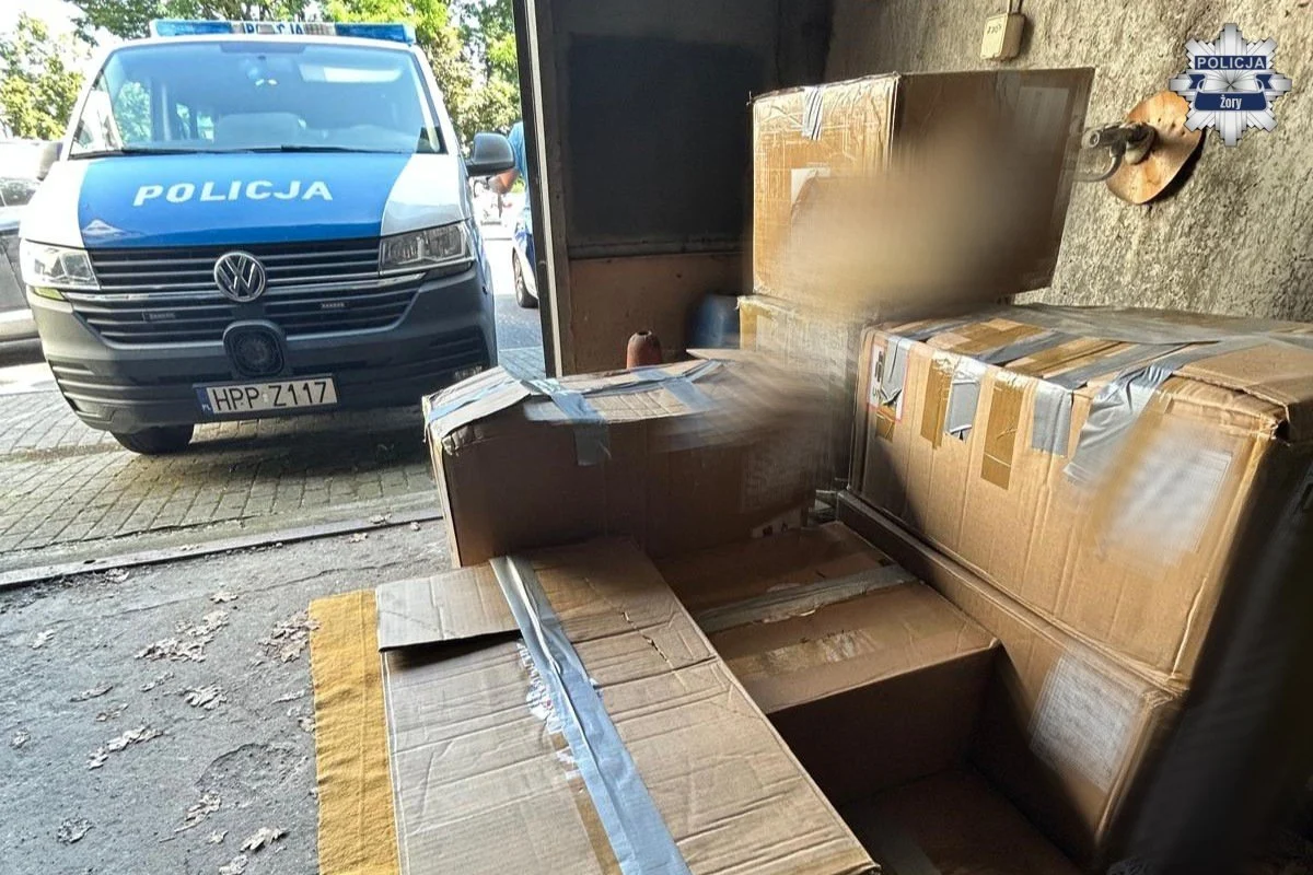 Ponad 2000 nielegalnych e-papierosów w Żorach. Policja zatrzymała 25-latka (5)
